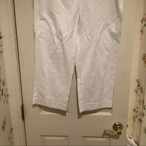 White cotton cropped pant